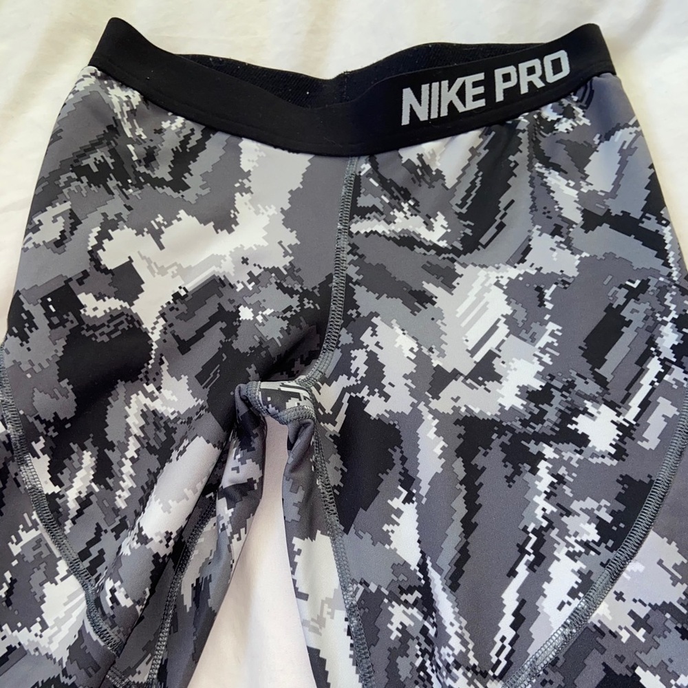 Nike Pro athletic leggings barely worn